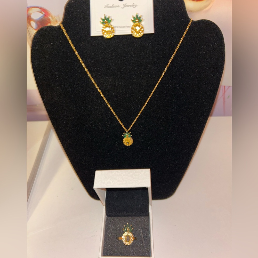 Pineapple Jewelry Bundle, NIB.